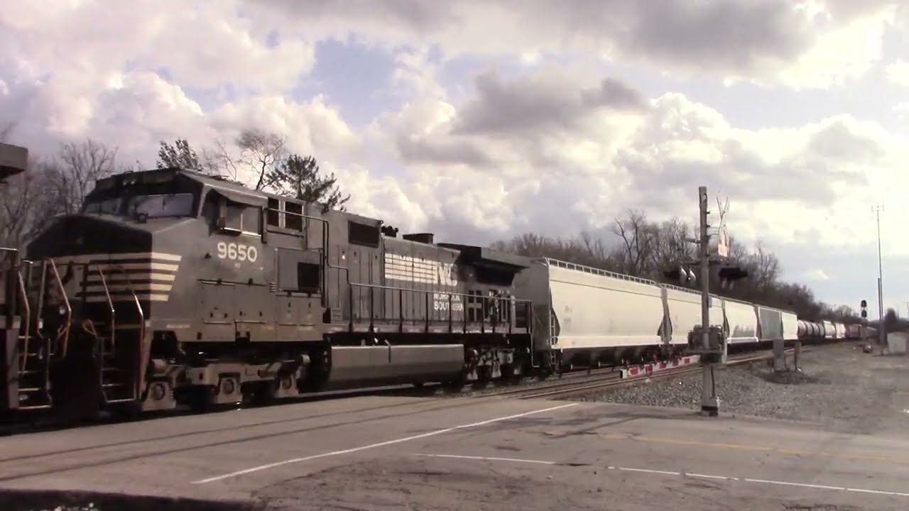 NORFOLK SOUTHERN GE D9-44CW Northbound Manifest Mix Freight