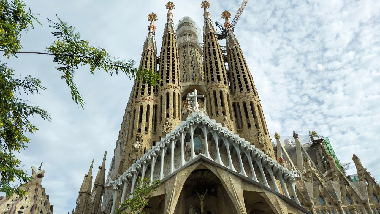 Spain, Barcelona in 10.2025 - Casas Mila and Batllo, Sagrada Familia, Cathedral, Temple of Augustus