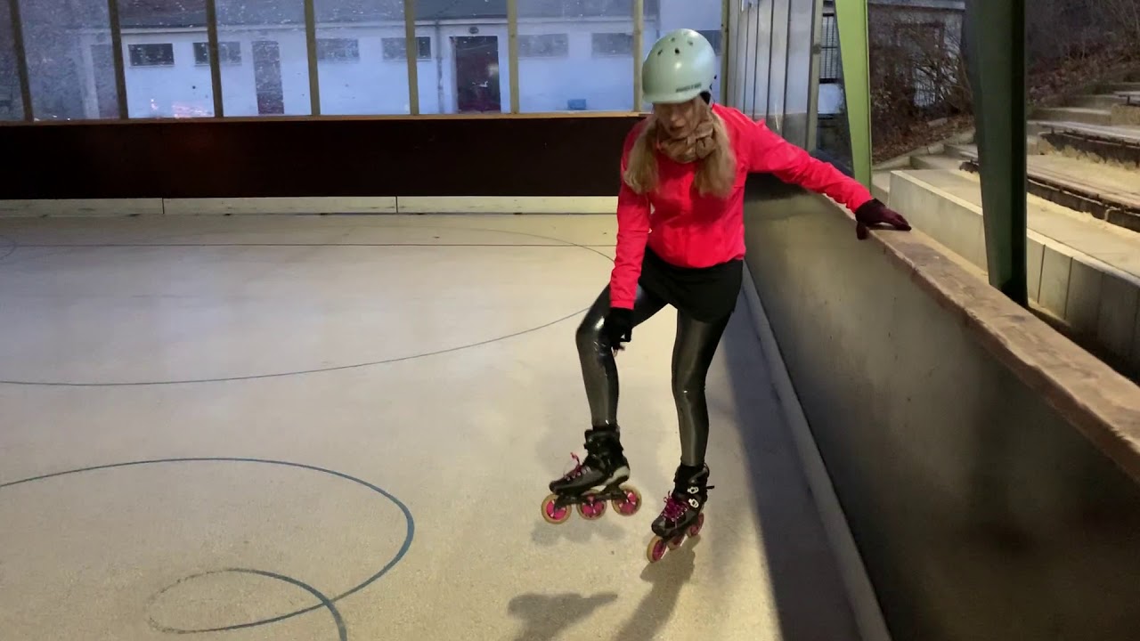 Como fazer cruzados corretamente em patins  (e não bater o freio de calcanhar no processo).