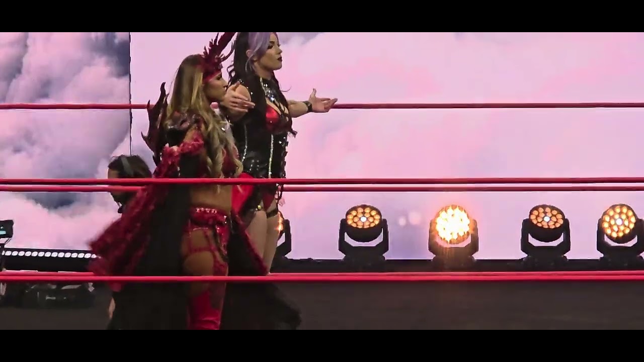 Entrances For Timeless Love Bombs ❤️ 💣 vs Megan Bayne & Lena Cross