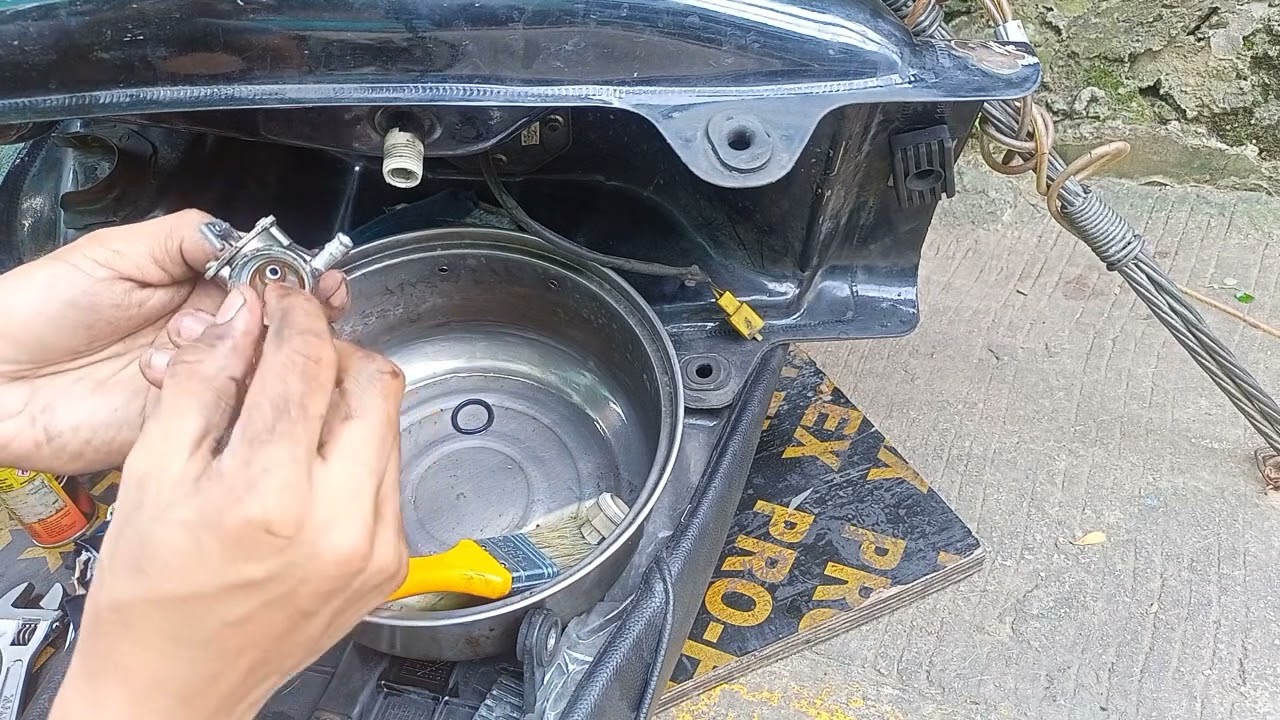 Paano maglinis ng fuel cock/fuel filter? At bakit?