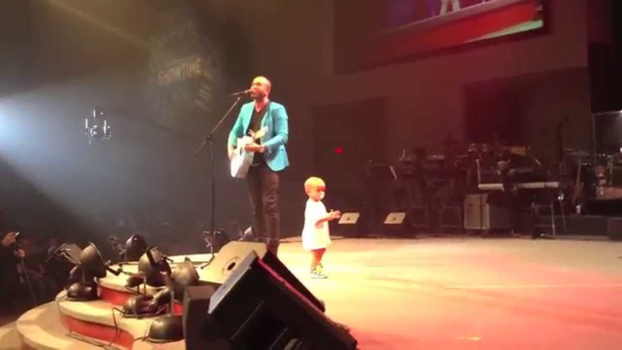 Adorable Baby Crashes Daddy's Concert | Country Ever After