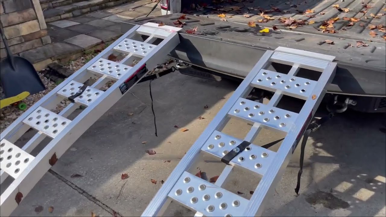 Harbor Freight HAUL-MASTER, грузоподъемность 3000 фунтов, арочные алюминиевые аппарели размером 1...