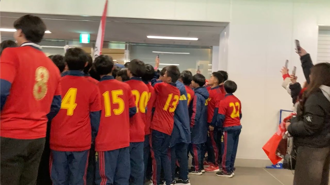 流通経済柏高校サッカー決勝戦前から盛り上がる応援 新国立競技場１階通路