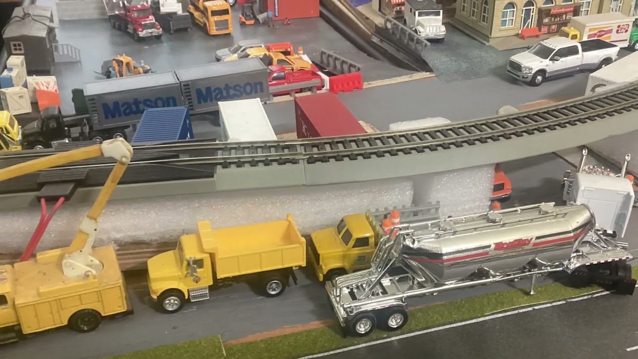1/64 SCALE  DIORAMA/MR CRENTSIL AND HIS DOG PETE GOES TRUCKING