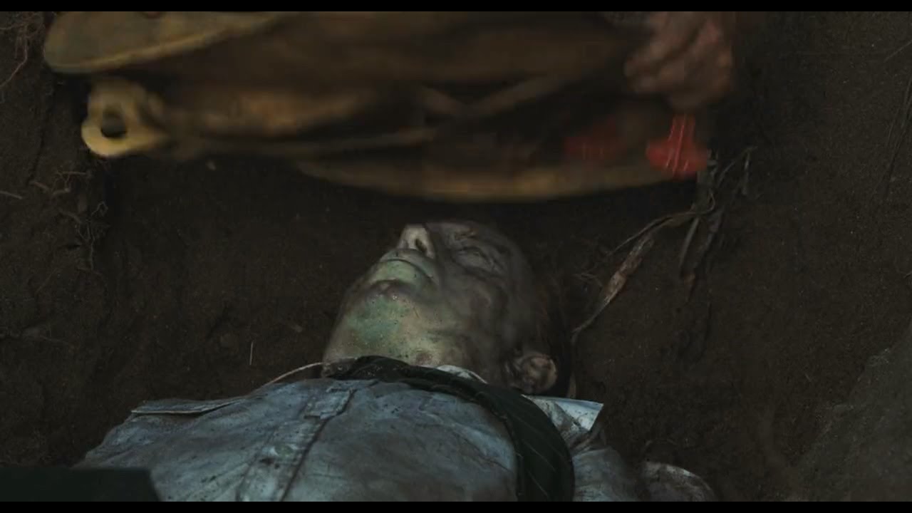 Cast Away ( 2000 ) Chuck Buries The Body Of One Of The Pilots That Washes Up On The Coast...