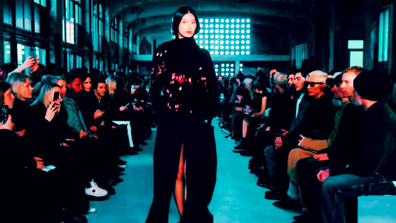 FASHION SHOW (SACAI FALL 2025 READY-TO-WEAR COLLECTION | PARIS FASHION WEEK 2025)