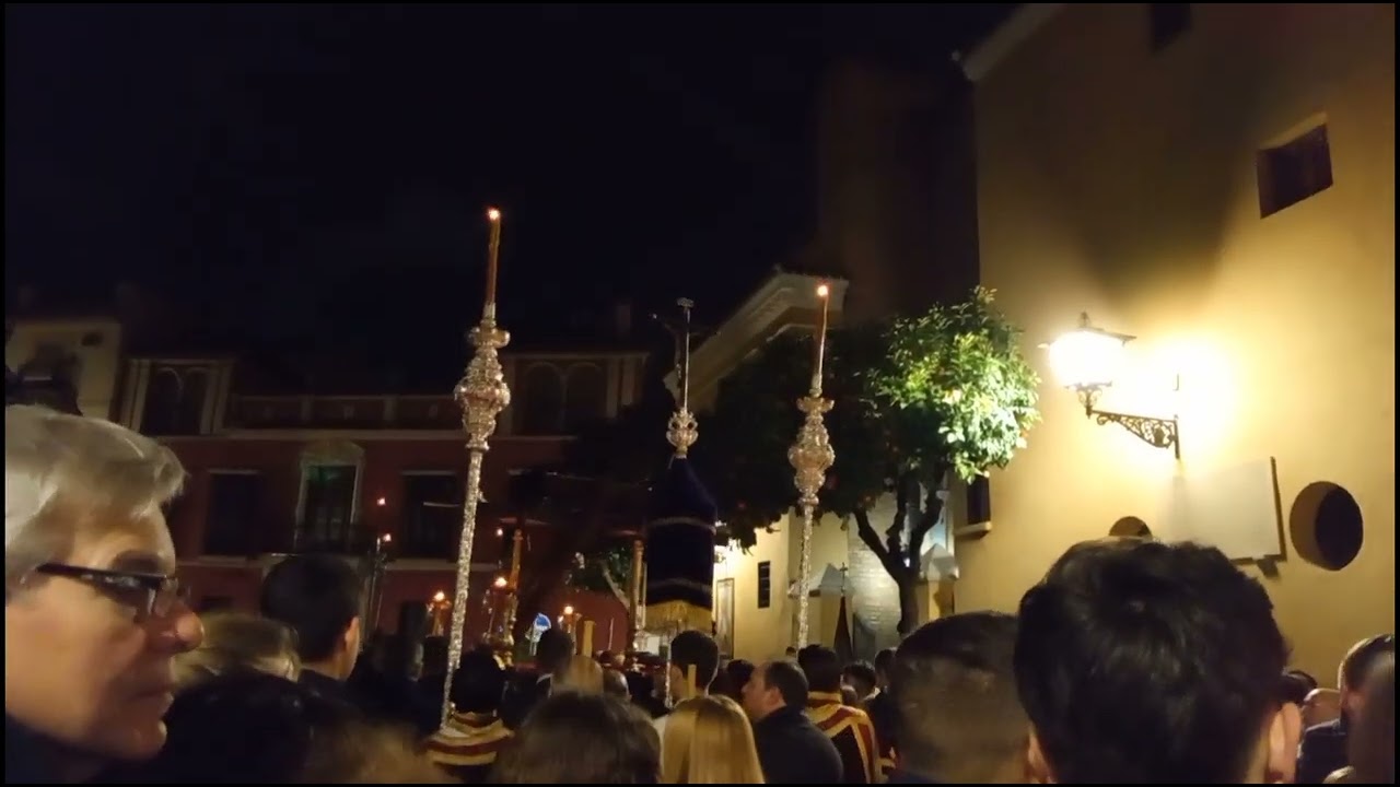 Traslado de la Hermandad de los Javieres en la plaza San Martín 