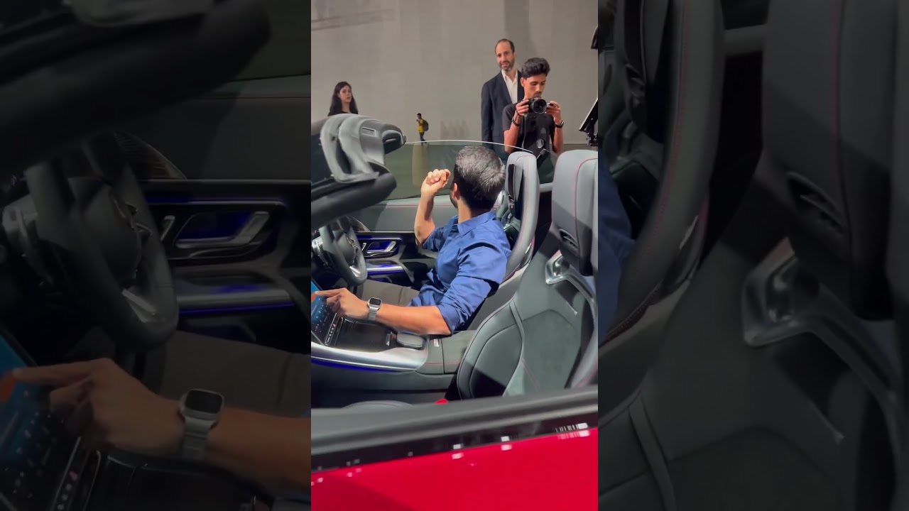 Откидной верх нового Mercedes Benz AMG SL 55 опускается менее чем за 15 секунд.
