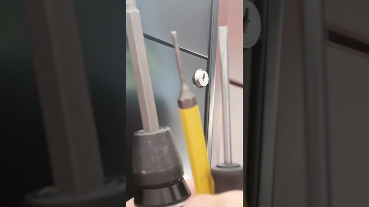 Life Hack 2 - How to easily pick a filing cabinet lock 2019 ( and re lock it after !)
