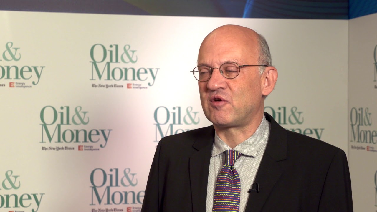 Oil & Money | Philippe Roos