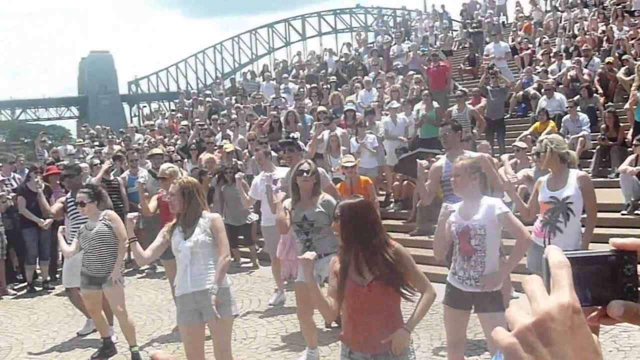 Flash Mob @Sydney Opera House Dancing to Kylie & Dannii Minogue Tribute (HD Version I of II)