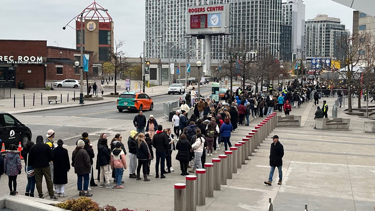 Clothing Time | Taylor Swift line for clothes Roger Centre | Toronto 🇨🇦 2024 Nov.17.2024