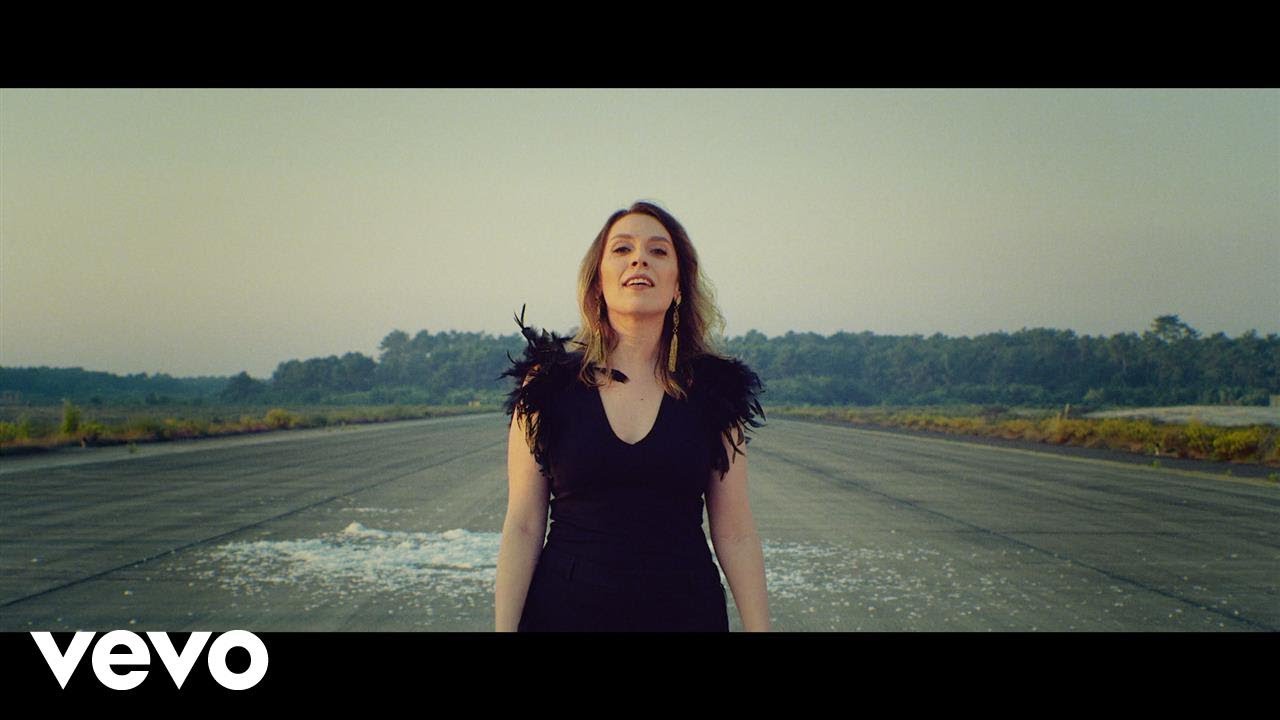 Ana Bacalhau - Leve Como Uma Pena