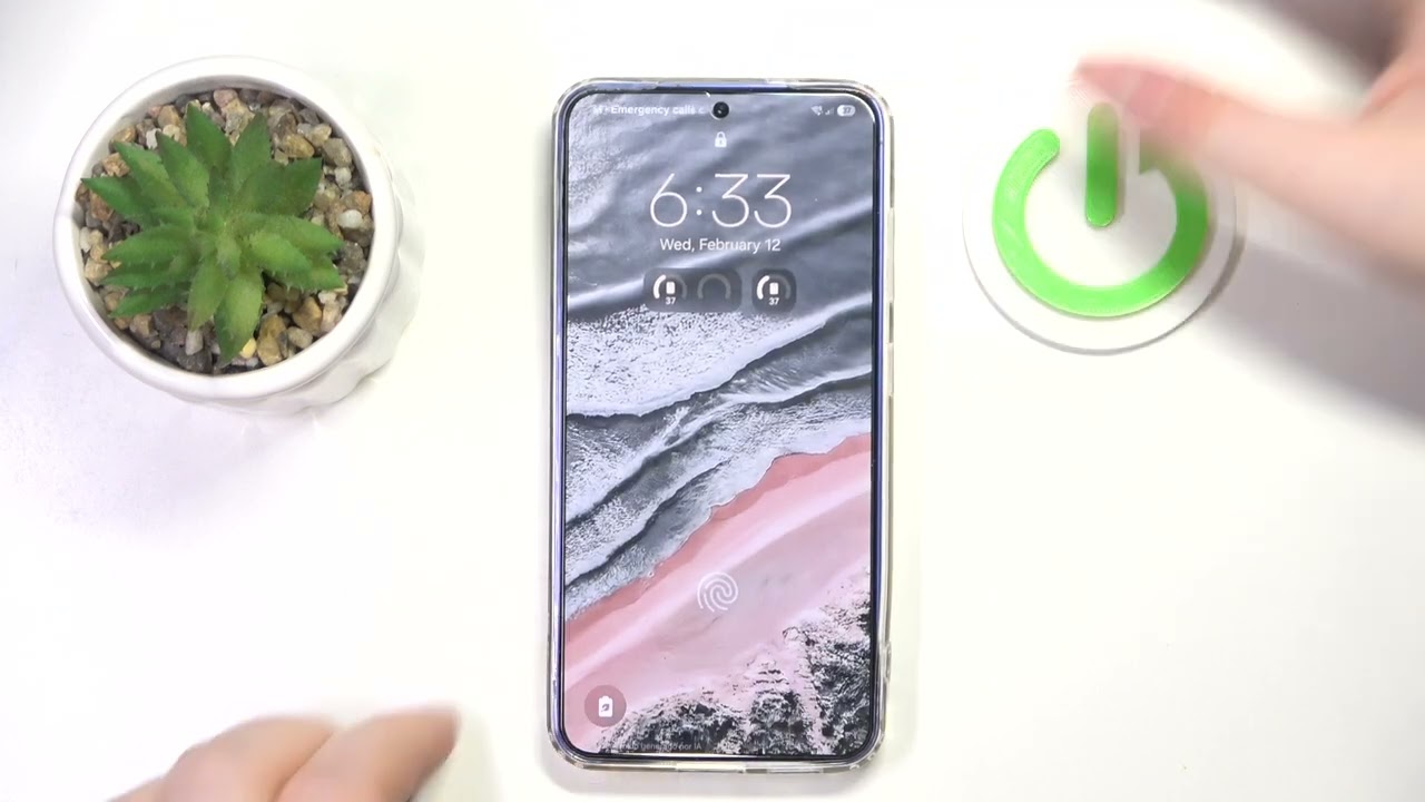 Как включить Google Ассистент на экране блокировки в Samsung Galaxy S25