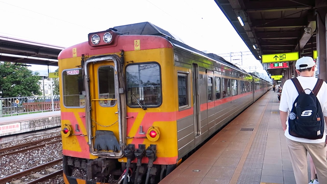 [HD] The Taiwan TRA Hitachi DMU DR3000 + DR2900 + DR3000 T.C. Ltd. Exp. up Train No. 328 at Yuli