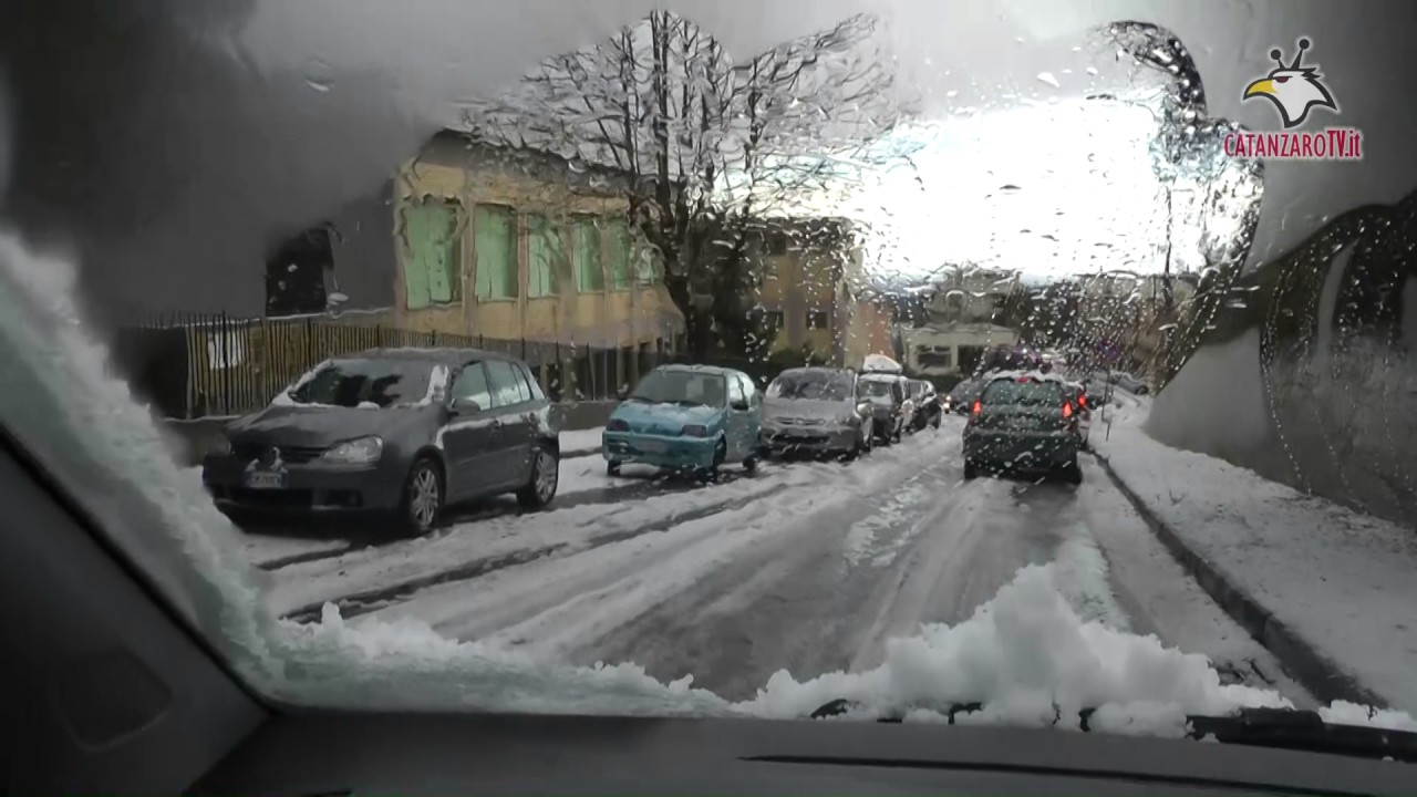 Violenta grandinata a Catanzaro, traffico in tilt