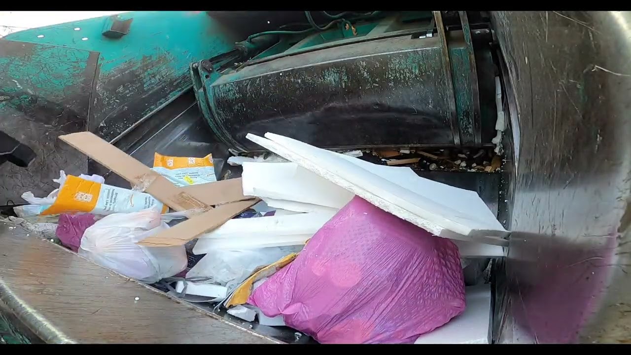 Bulky Truck: Bulk waste loves to get eaten up by trash truck!