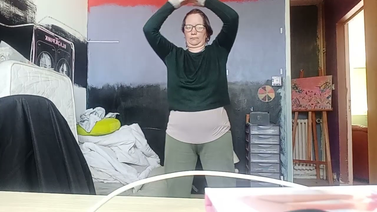 Sportive un jour sportive toujours 🏋️🤸🧘 aussi bien 👍 à la maison 🏡 qu'au bureau 💻🙃