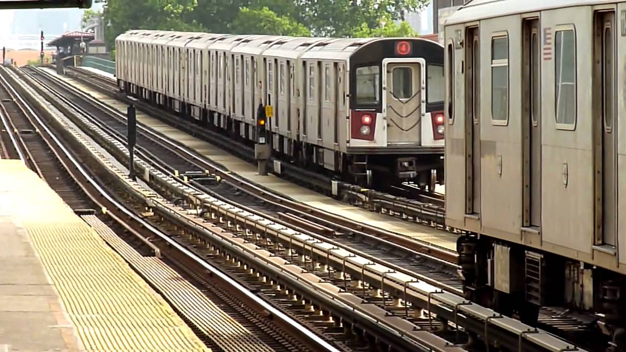 R142 and R142A train action at Mount Eden Avenue