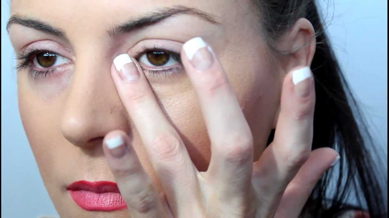 How I Fix Tired Eyes with Makeup-Brunette Beauty Blogger
