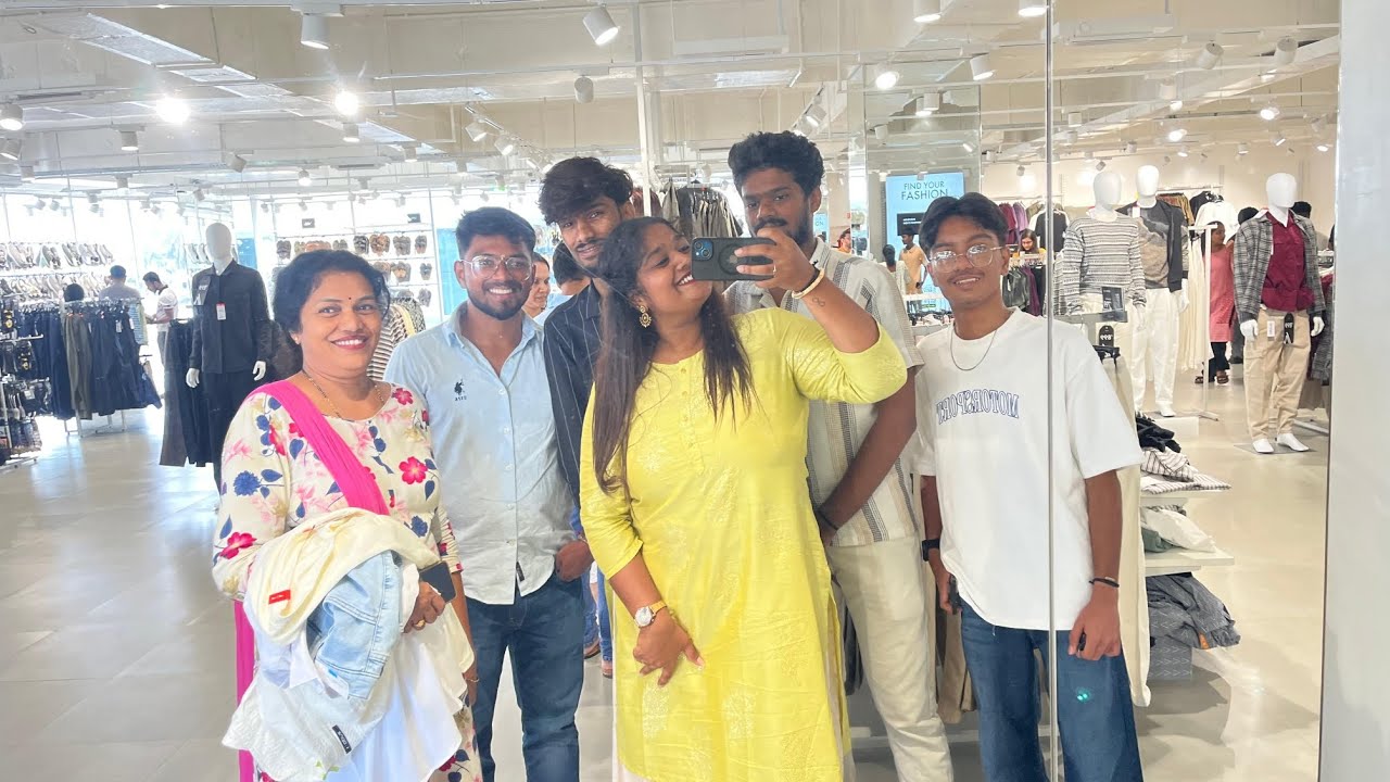Shopping fun with my lil brothers ❤️ yabbo mande haal malther mathaa serdh🤣