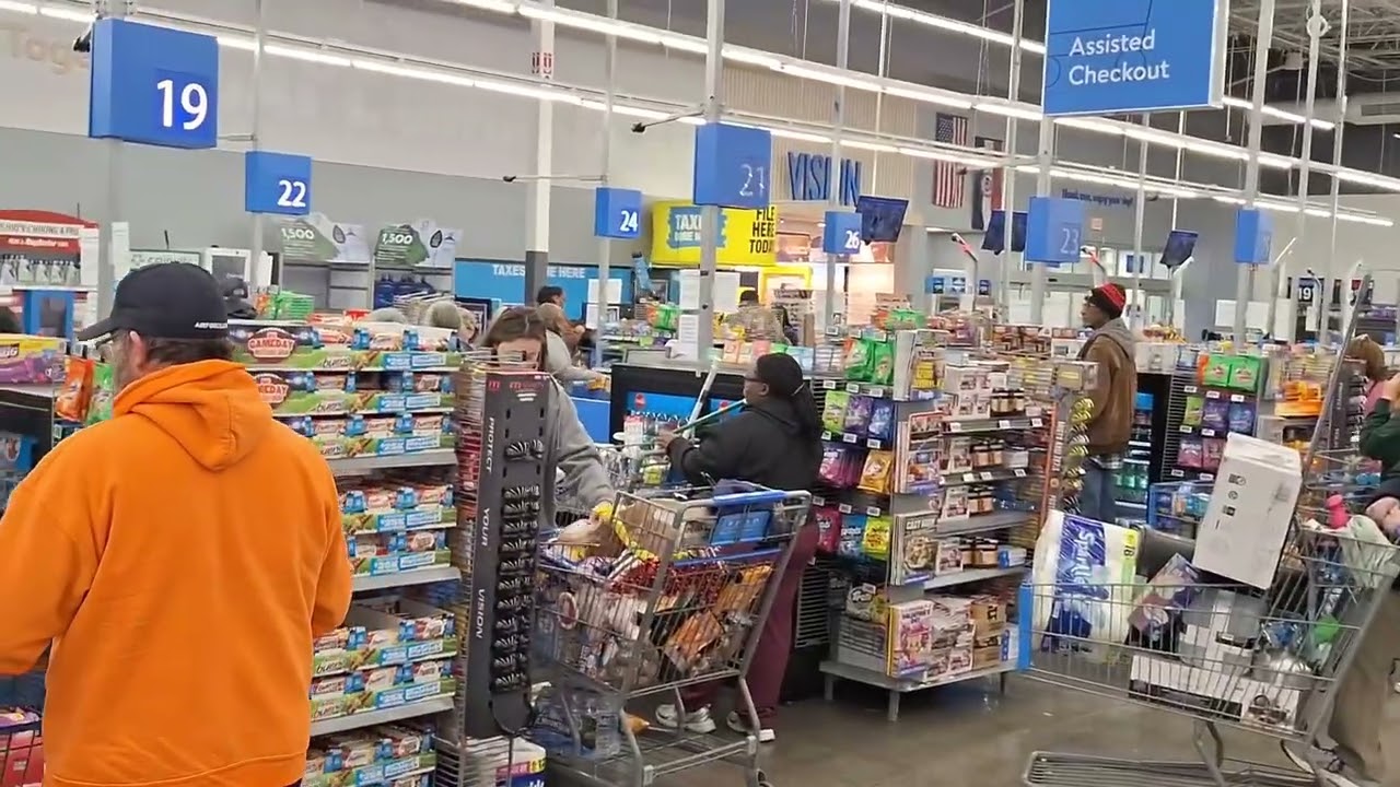 Lines Form for Gas and Groceries Ahead of Significant Winter Storm