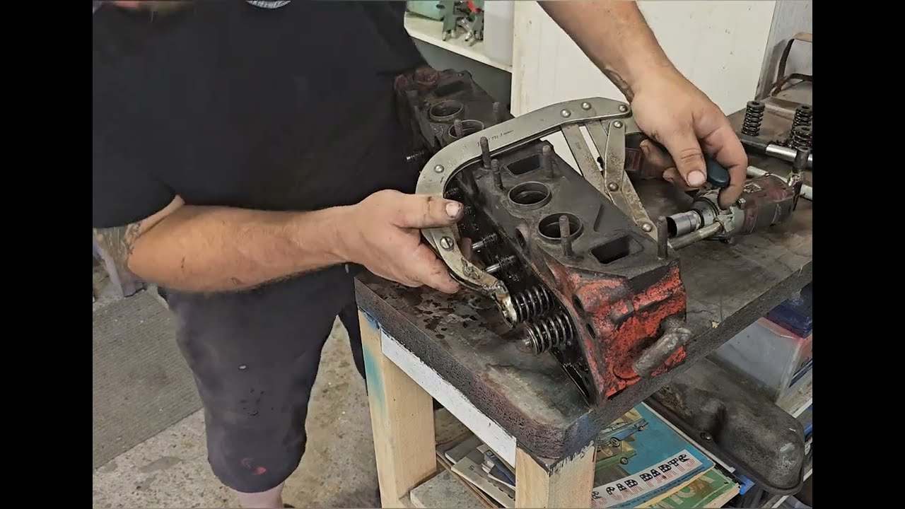 Demontering Ventilfjädrar Ventiler Knaster B20 Topplock.