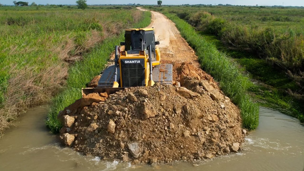 Nice Excited Activities Long Soil Space Was Eliminate On Road Cutter Land With Heavy 25t & Dozer
