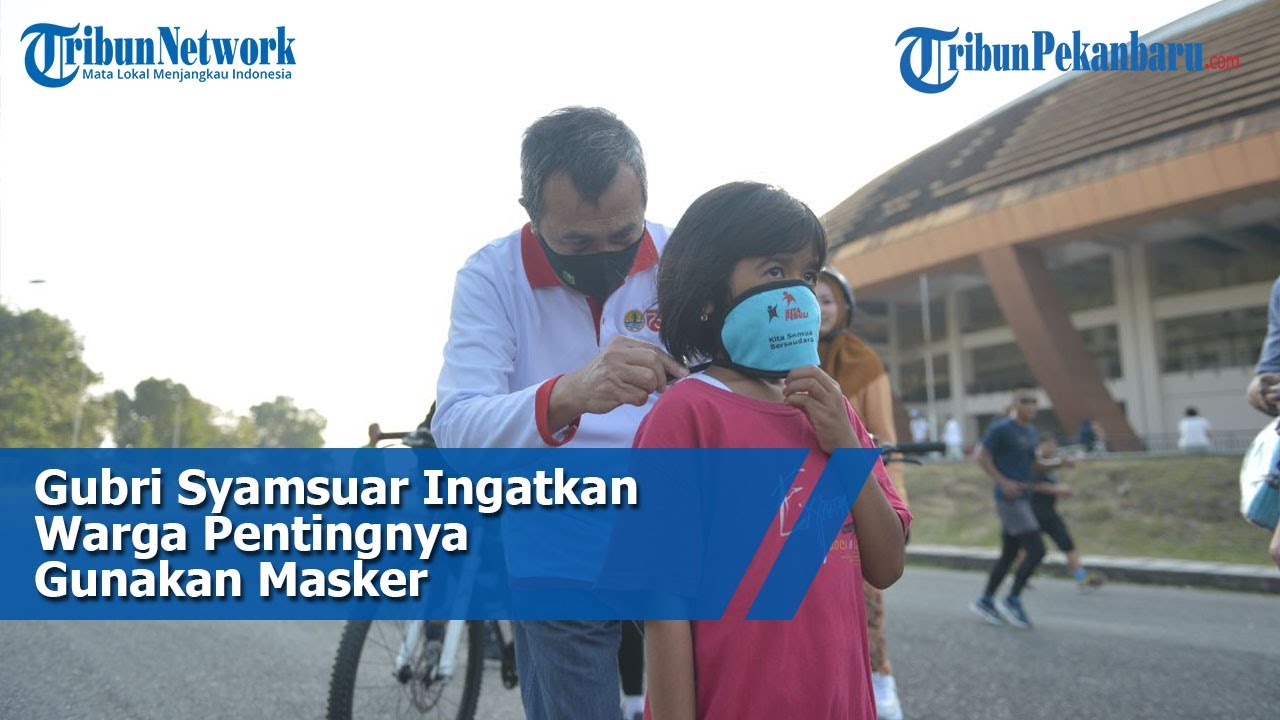 Naik Vespa ke Stadion Utama Riau, Gubri Syamsuar Ingatkan Warga Pentingnya Gunakan Masker