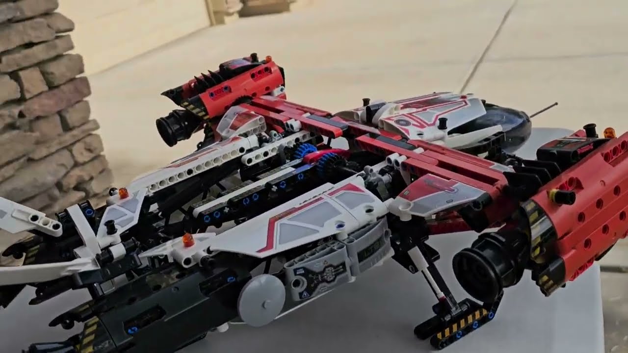 Review and Details about the LEGO Technic VTOL Heavy Cargo Ship