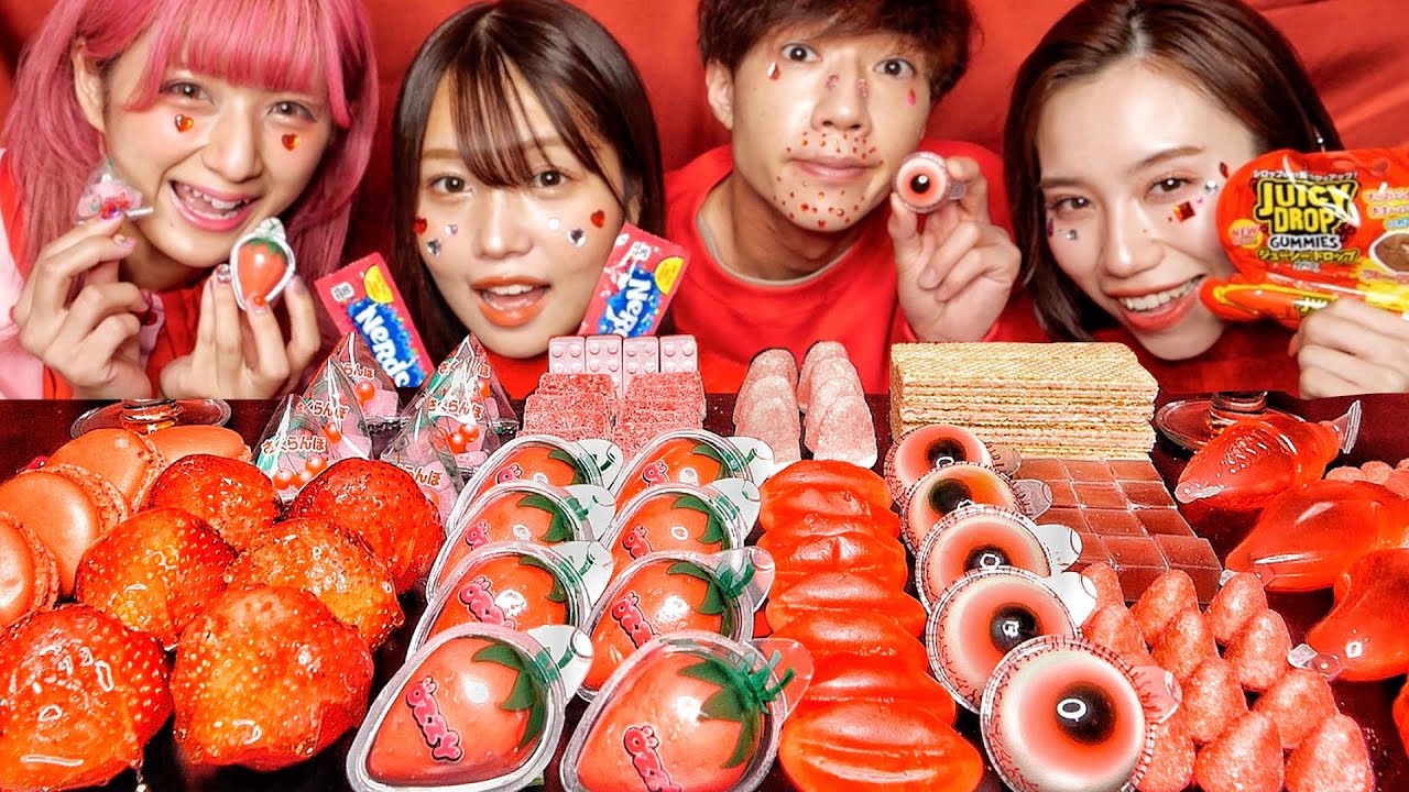 【ASMR】しなこちゃんといちごグミを食べる🍓/【Eating Sounds】Strawberry gummi!