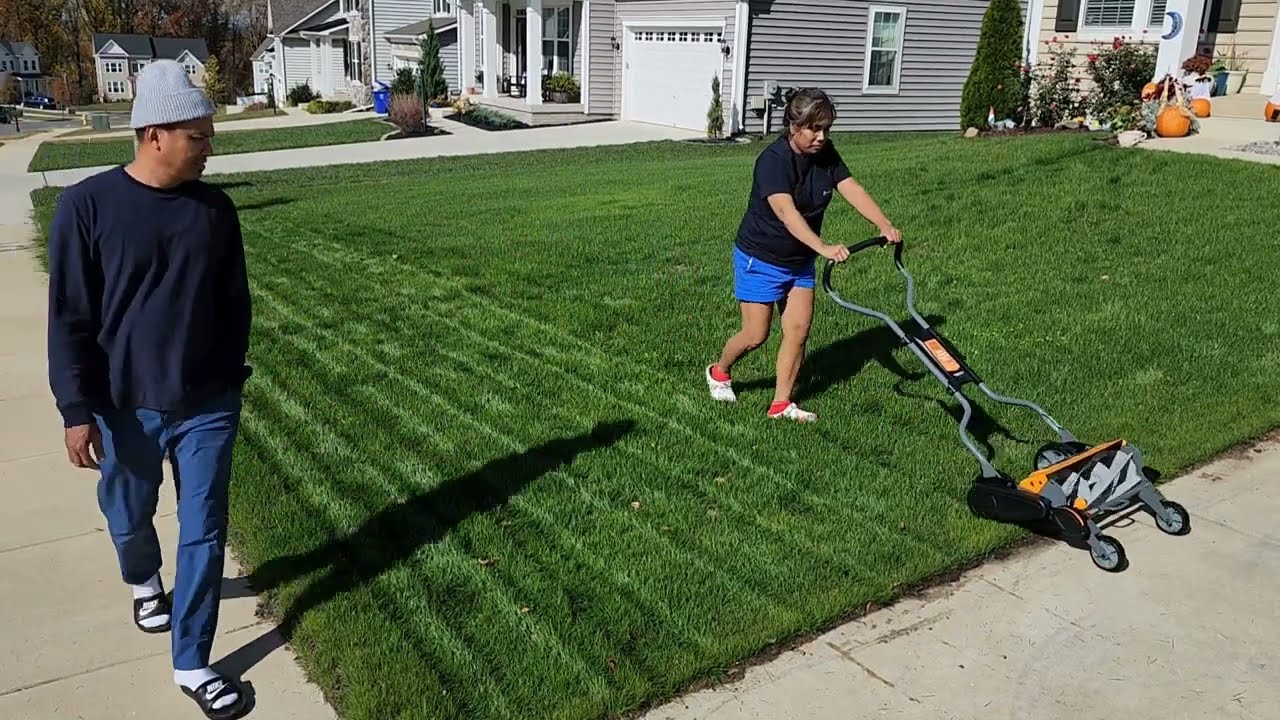 Superb Cut Fiskars Reel Lawn Mower | Unboxing