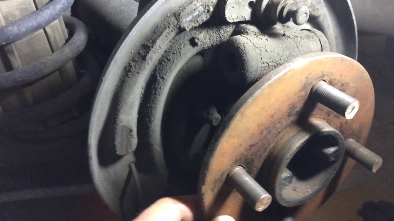 Axle shaft play