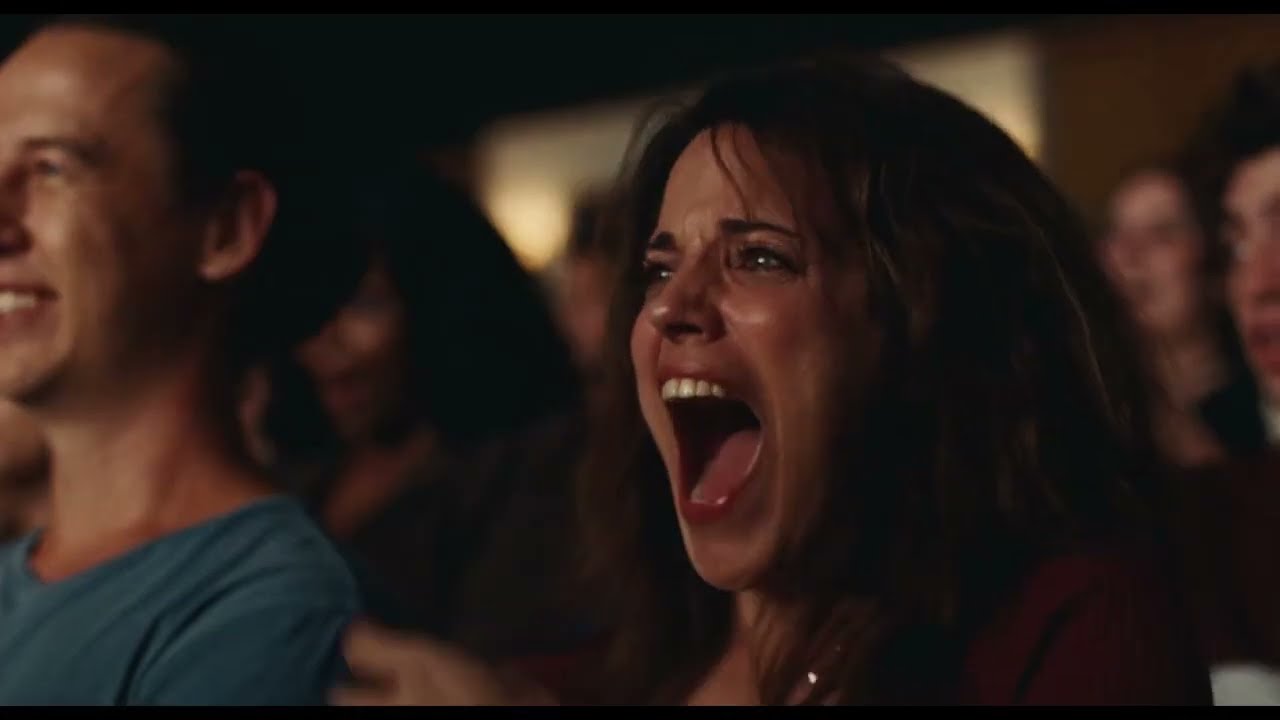 Suze Howard loving Lexi's play for one minute straight (Euphoria S02E07)