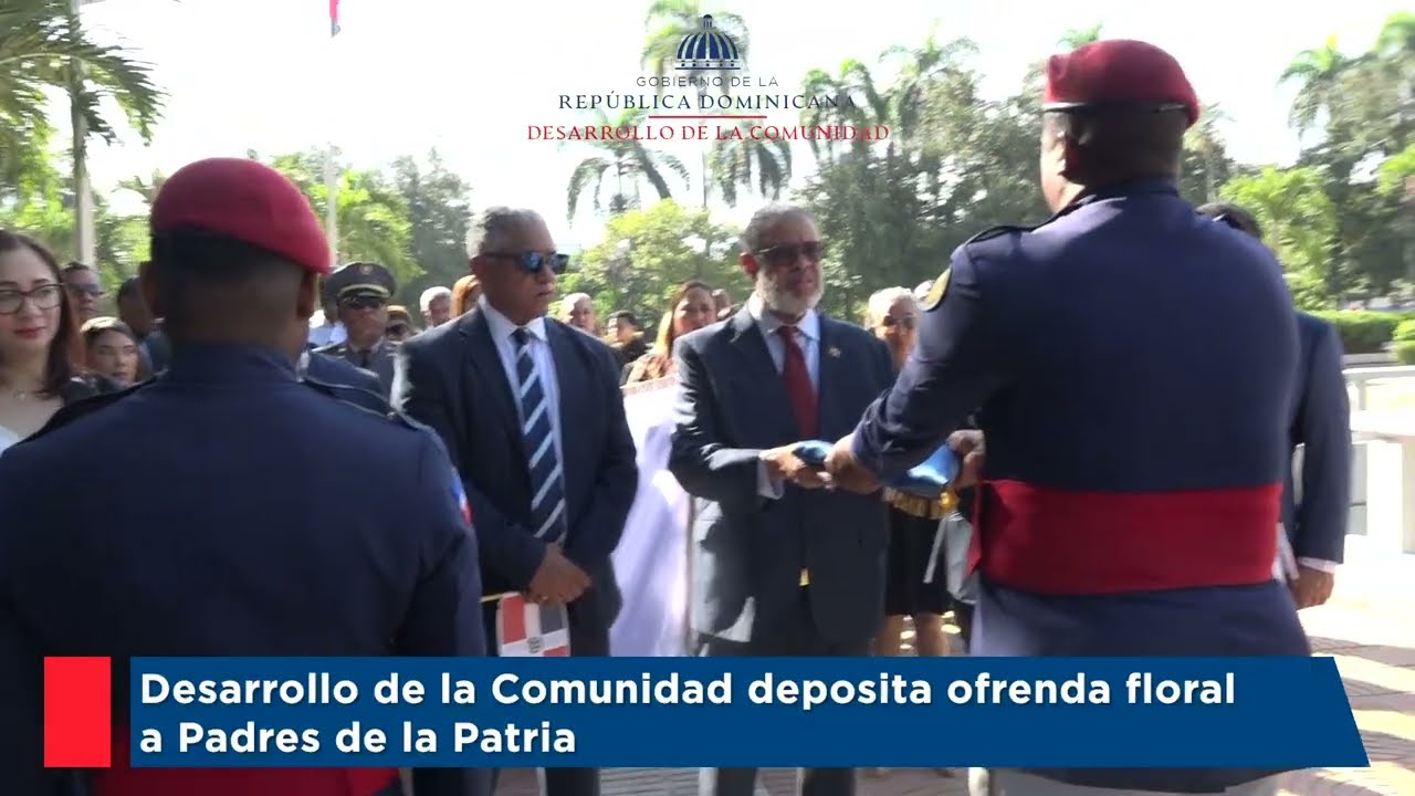 Desarrollo de la Comunidad deposita ofrenda floral a Padres de la Patria