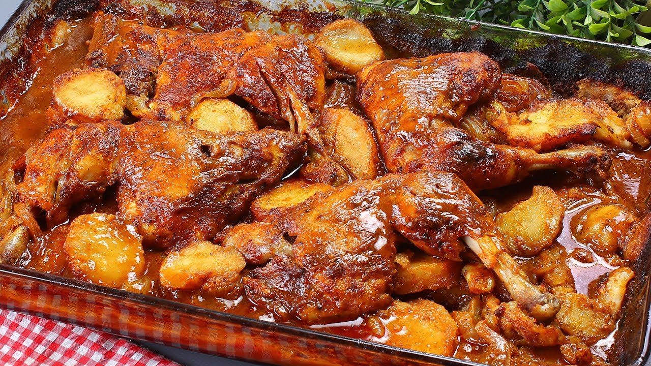 صنية دجاج بالبطاطا والبصل أكلة سريعة خطيرة في الطعم مع الرز المكسيكي وجبة غداء متكاملة لكل الاوقات