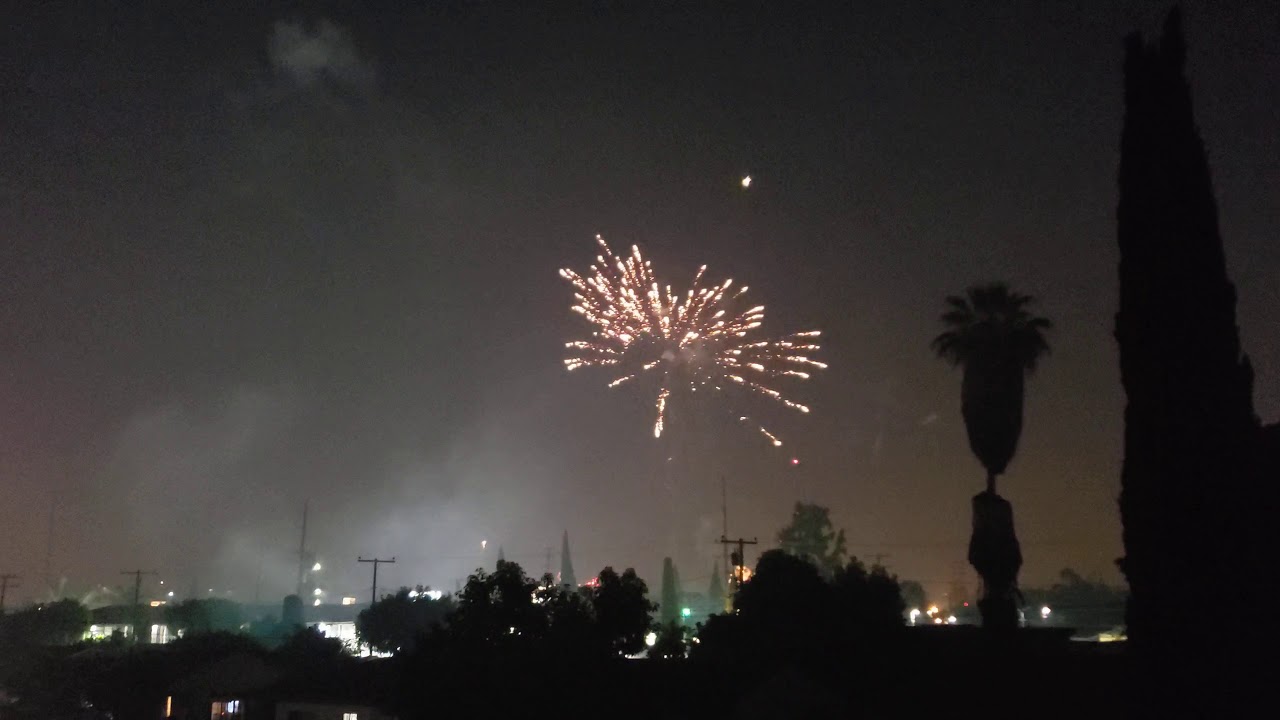 Firework Show in Compton from top of my Roof! How the city celebrates 4th of July...Part 1