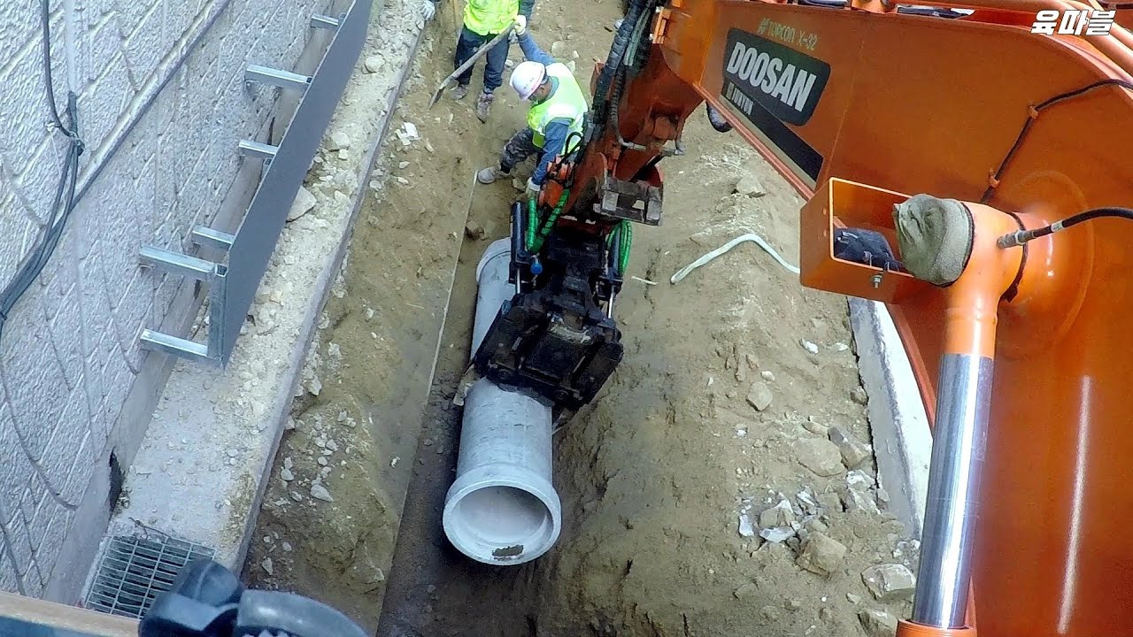 틸트로테이터 굴삭기 #3 관로 작업 (DX140W ace with tiltrotator #3 pipeline work)
