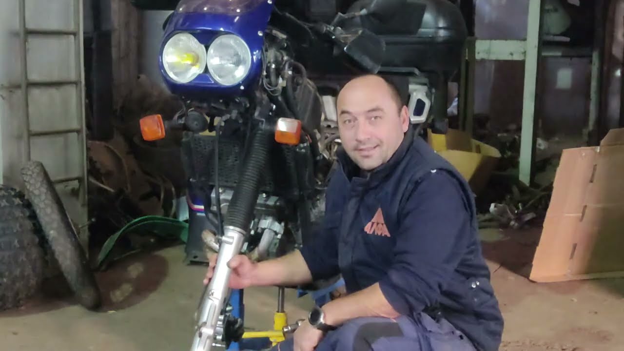 Αλλαγη λάδια και τσιμούχα στης μπροστινές μπουκάλες super tenere