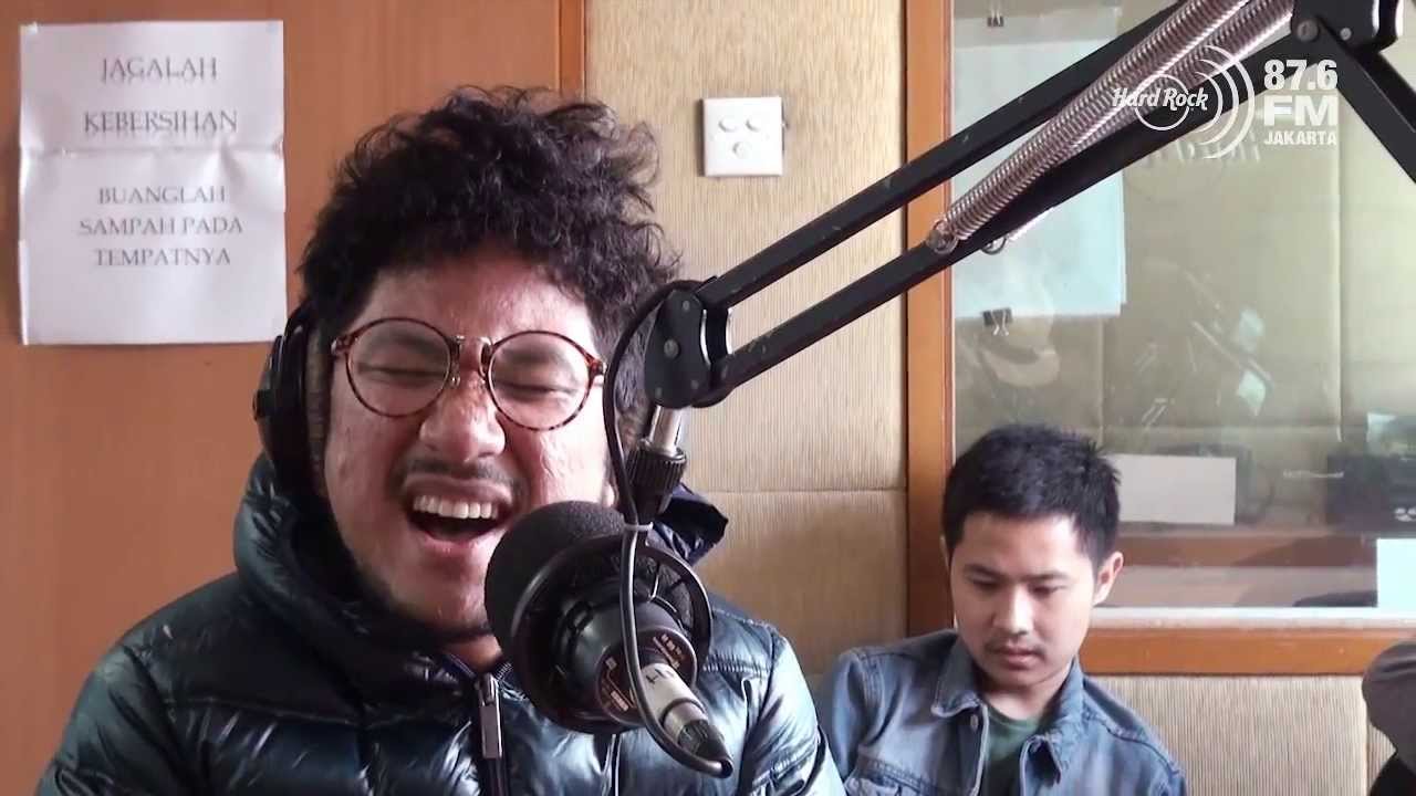 Friday I'm In Lounge : Kunto Aji - Salah (Potret cover)