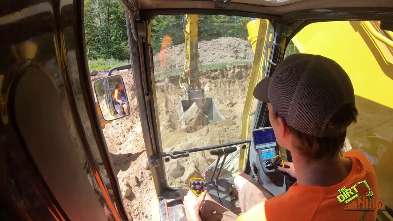Komatsu PC360 Loading Trucks