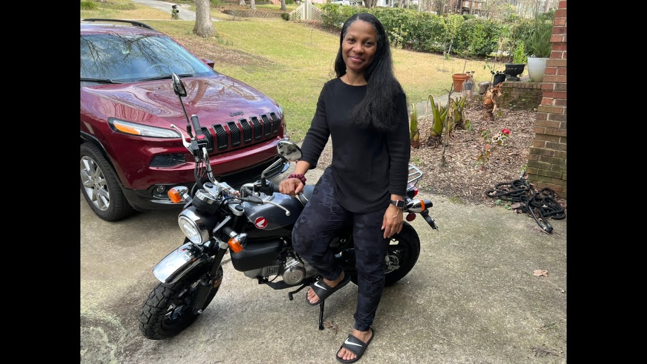 Honda Monkey 125 BLACK running real life errands all day on a mini moto