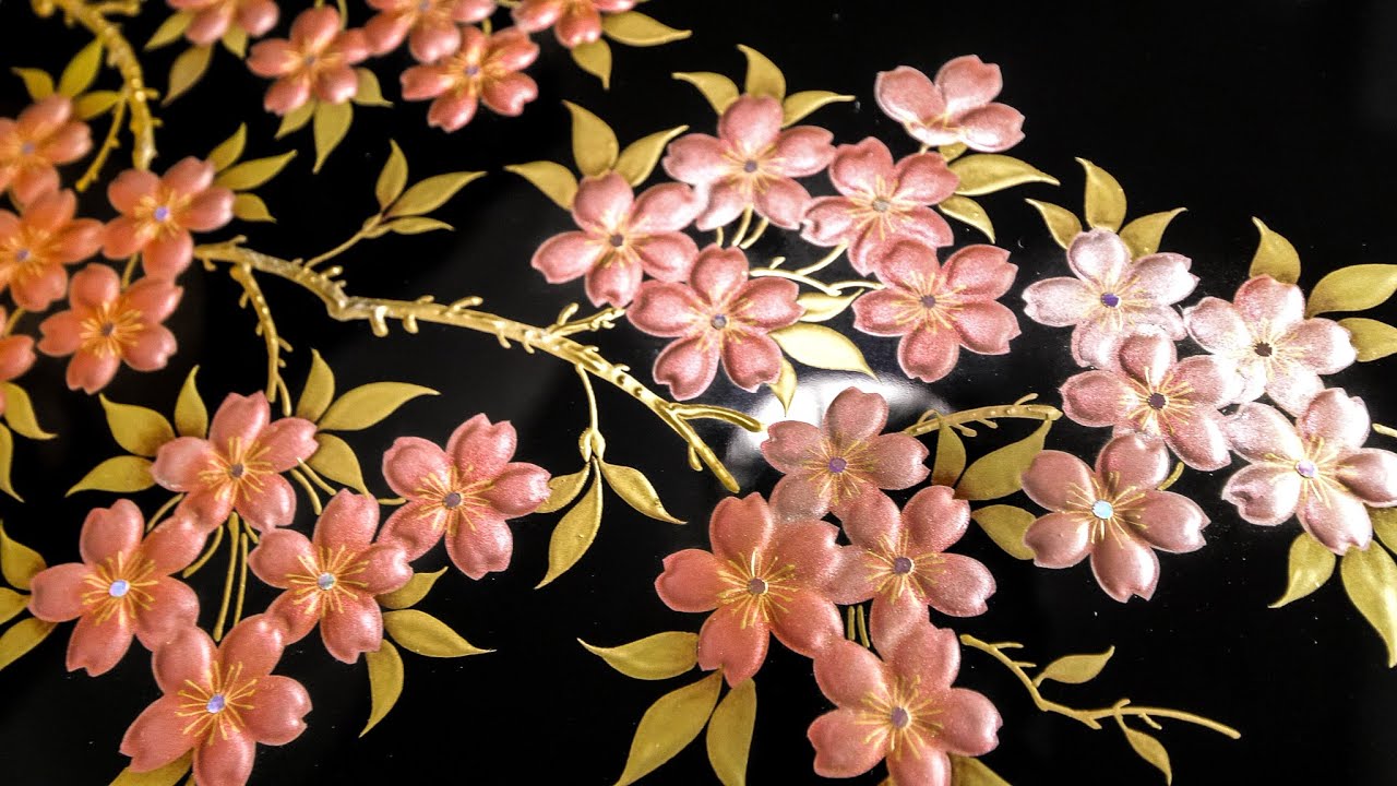 桜を描くプロセス。７０歳の蒔絵職人が絵を描く。