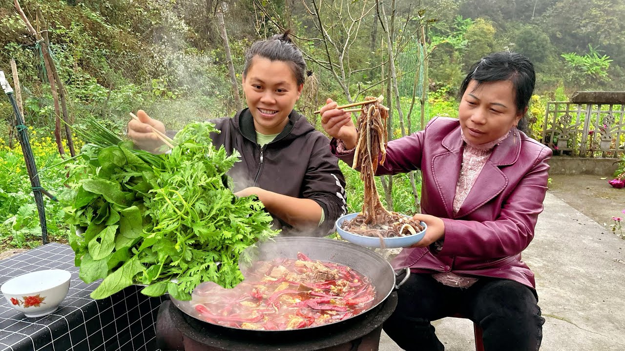 Мама пришла, поэтому я набираю большую миску овощей и готовлю восхитительное острое жаркое из сви...