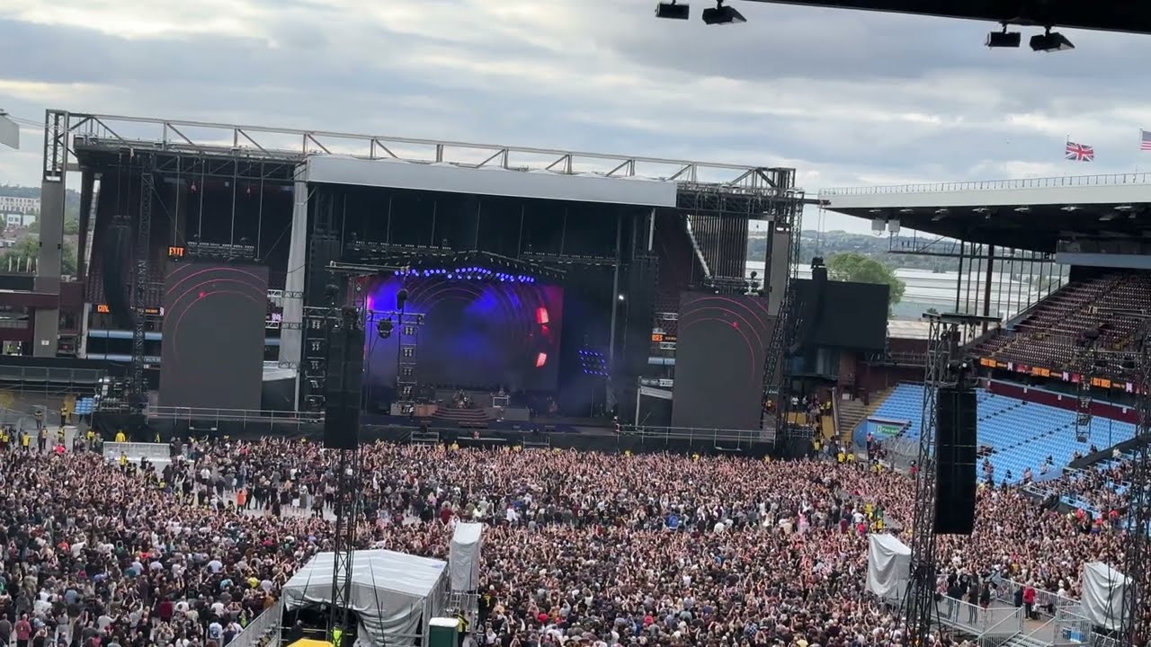Guns N' Roses - Welcome To The Jungle #birmingham #axlrose #gunsnroses
