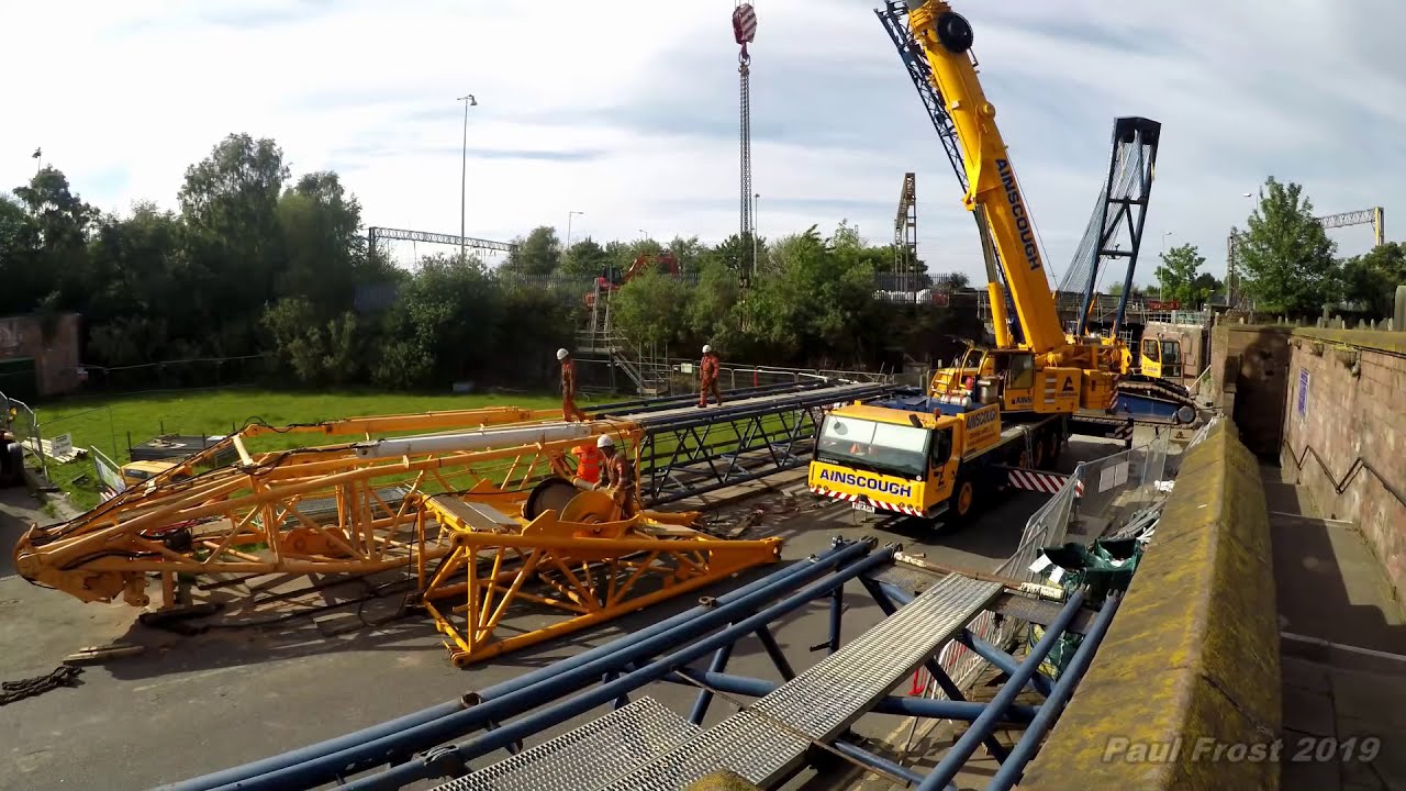 Large Crane setting up ( Time Lapse )