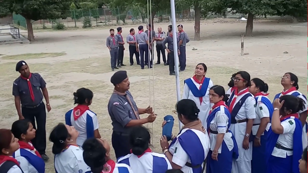 How to tie SCOUT AND GUIDE FLAG