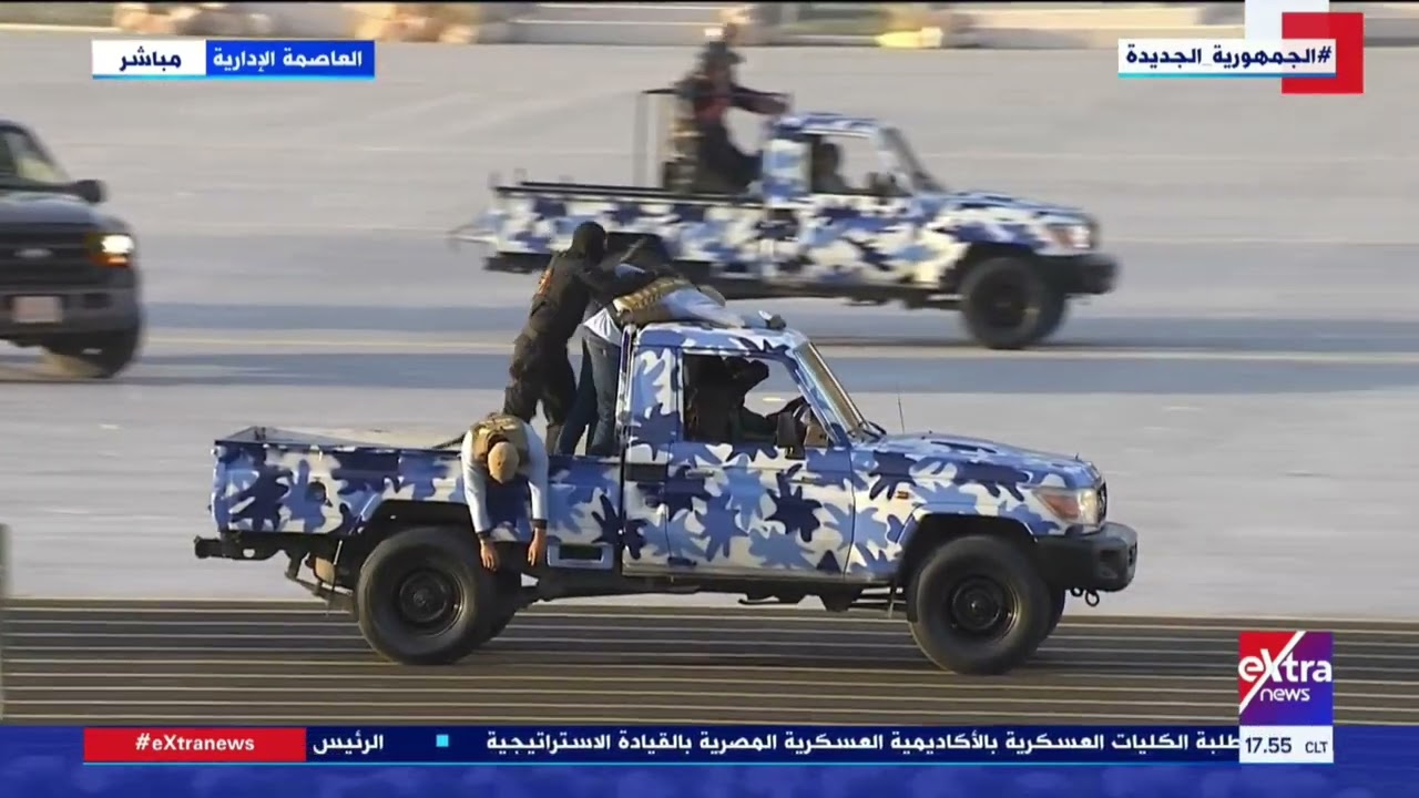 الرئيس السيسي والشيخ محمد بن زايد يشاهدان عرضا خاصا لقوات الصاعقة بحفل تخرج الكليات العسكرية
