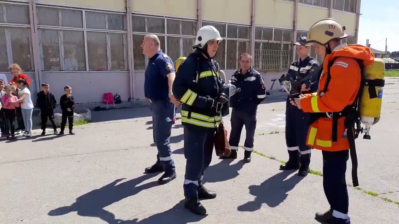Пожарникари в 75  ОУ